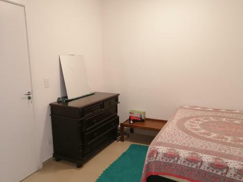 Apartamento, Ampla Sacada Com Vista Para O Mar!
