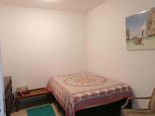 Apartamento, Ampla Sacada Com Vista Para O Mar!