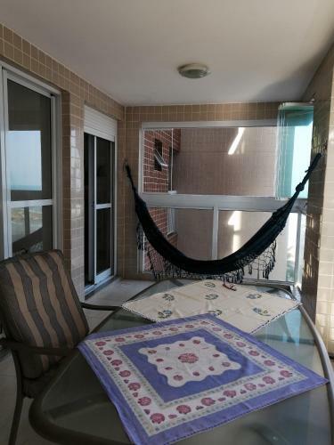 Apartamento, Ampla Sacada Com Vista Para O Mar!