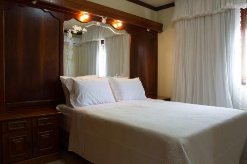 Apartamento Av Das Hort�nsias 3 Quartos 3 Banheiros