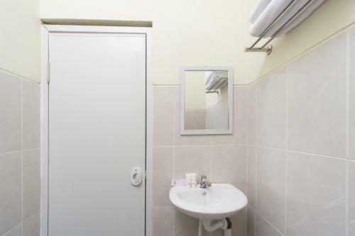 Hotel Oyo 1542 Yessy Mansion