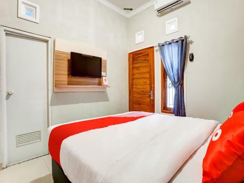 Hotel Vaccinated Staff - Oyo 90174 Ebarly Syariah