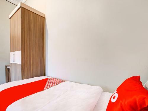 Hotel Vaccinated Staff - Oyo 90174 Ebarly Syariah