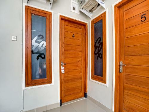 Hotel Vaccinated Staff - Oyo 90174 Ebarly Syariah