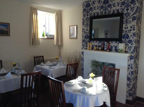 Hostal Little Court