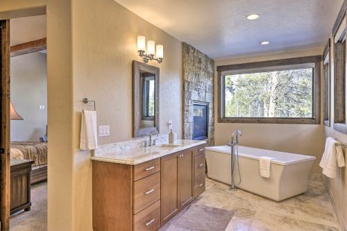Luxe Breckenridge Home With 3 Fireplaces And View