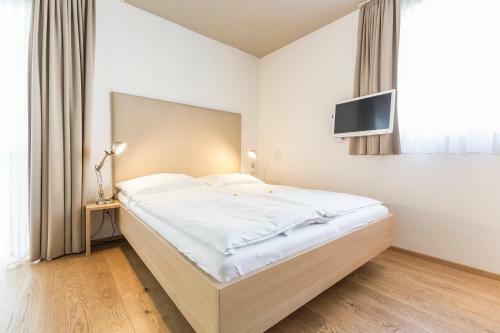 Room 4 & 5 Apartments
