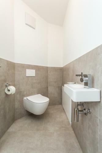 Room 4 & 5 Apartments