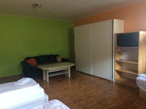 Villa Homestay Nad Helmrovkou
