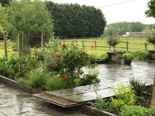 Prestwick Oak - Open Plan 2 Double Ensuite Rural Oak Framed House Sleeps 4 Plus Aonb
