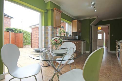 Queens Road - Luxury Spacious Home In Chester