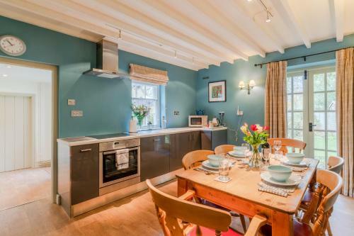 2 Manor Lodge Cottages