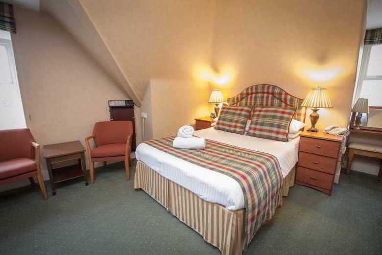Loch Kinord Hotel