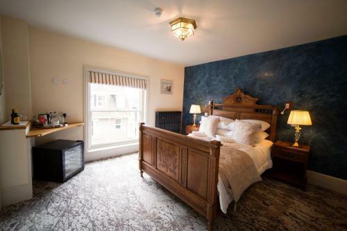 East Walls Hotel