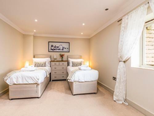 Pass The Keys Cheerful, Newly Refurbished 3 Bedroom Home