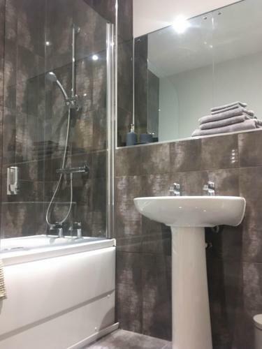 Luxury 1 Bed Apartment In City Centre With Parking