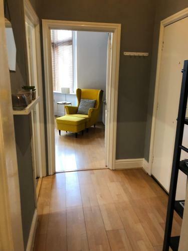 Stylish Apartment With Secure Parking Close To City