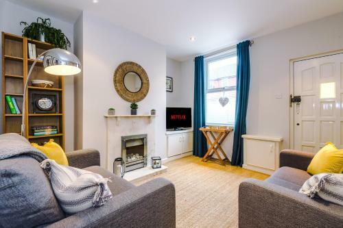 Quaint 2 Bedroom City Cottage