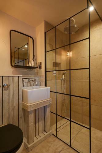 Hotel Wild Thyme & Honey
