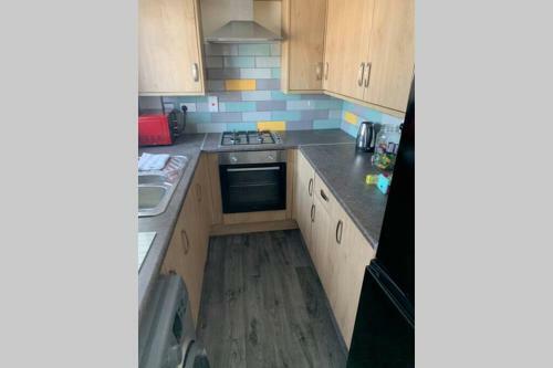 'the Rockingham' 4 Double Beds, Netflix Tvs, Wifi, Parking