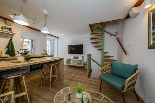 Stonehouse Blue Coral