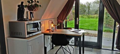 Hotelhuisje Warmenhuizen #d