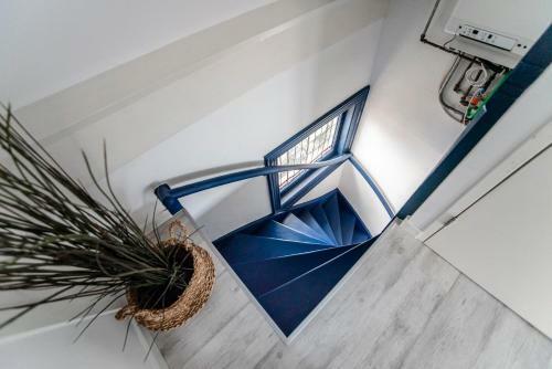 Shell Square Apartment