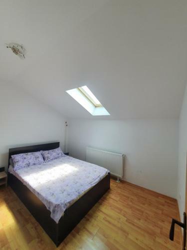 Apartament Etaj 4-2 Camere