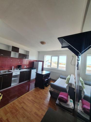 Apartament Etaj 4-2 Camere