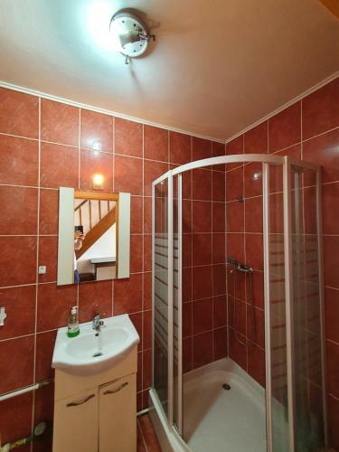 Apartament Etaj 4-2 Camere