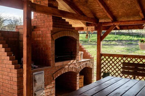 Bed & Breakfast Pensiunea Dan-ge-la