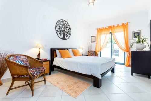 Great 2 Bedroom Apartment With Communal Pool