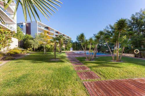 Luxurious And Bright Marina Village Apartment