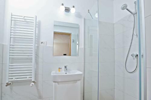 Hostal Pensiunea Sanmartin