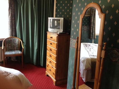 The Royal Victoria & Bull Hotel