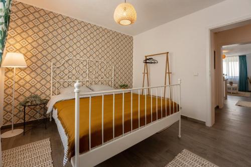 Daisy Apartment1