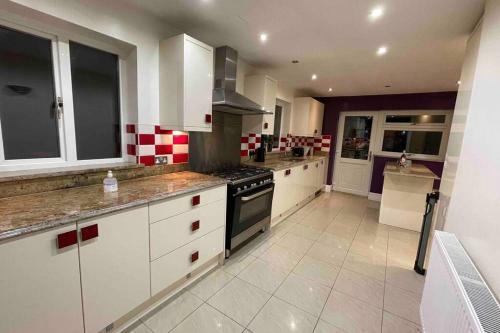 Villa 3 Bed Detached Bungalow With Big Garden