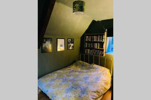 Cotswold Cottage Near River Thames In Lechlade