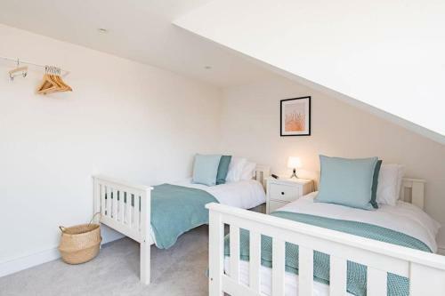 Stunning Large Sea View Apartment - The Lookout