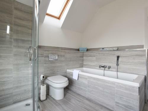 Pass The Keys Huge 4bed - Sleeps 8 - Great Access To South Coast
