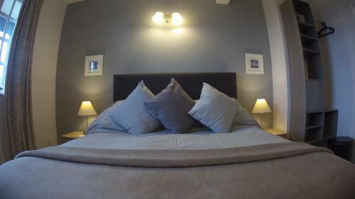 Hostal Riverside Cottage