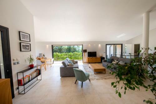 Belle Villa Avec Piscine Au Calme 30min De Nice