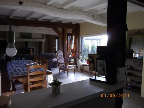 Les 2 Chaumi�res Avec Piscine