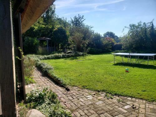Les 2 Chaumi�res Avec Piscine