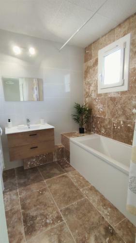 Tr�s Belle Maison 80mcarr�s Jardin Parking
