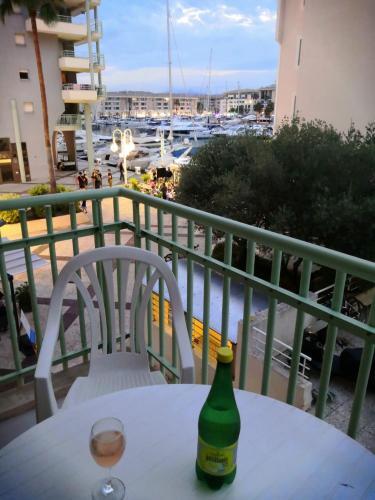 Apartamento Vue Sur Port Fr�jus