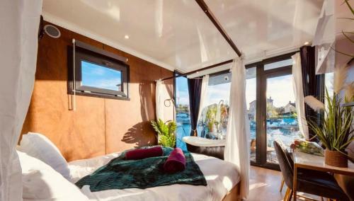 Maison Flottante Sur La Mer Bain Patte de Lion
