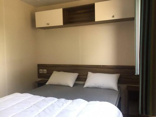 Mobilhome Dans Un Village 4*