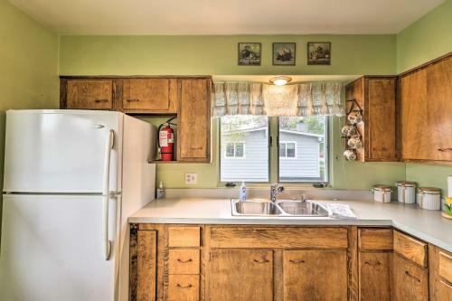 Quaint Polson Home With Mtn View Walk To Lake!