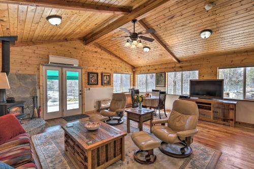 Victor Woodland Cabin Retreat With Fire Pit